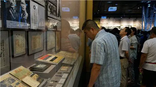 观看展览