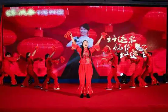 并致以最诚挚的新春问候及深深的敬意